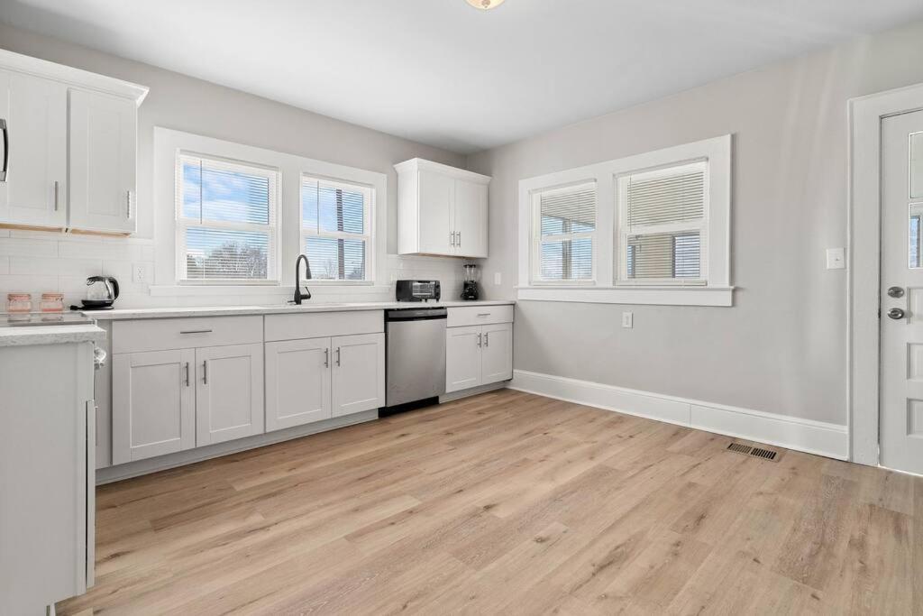 Cozy 4B Retreat Near Uptown King Beds Sleeps 12 Charlotte Exterior foto